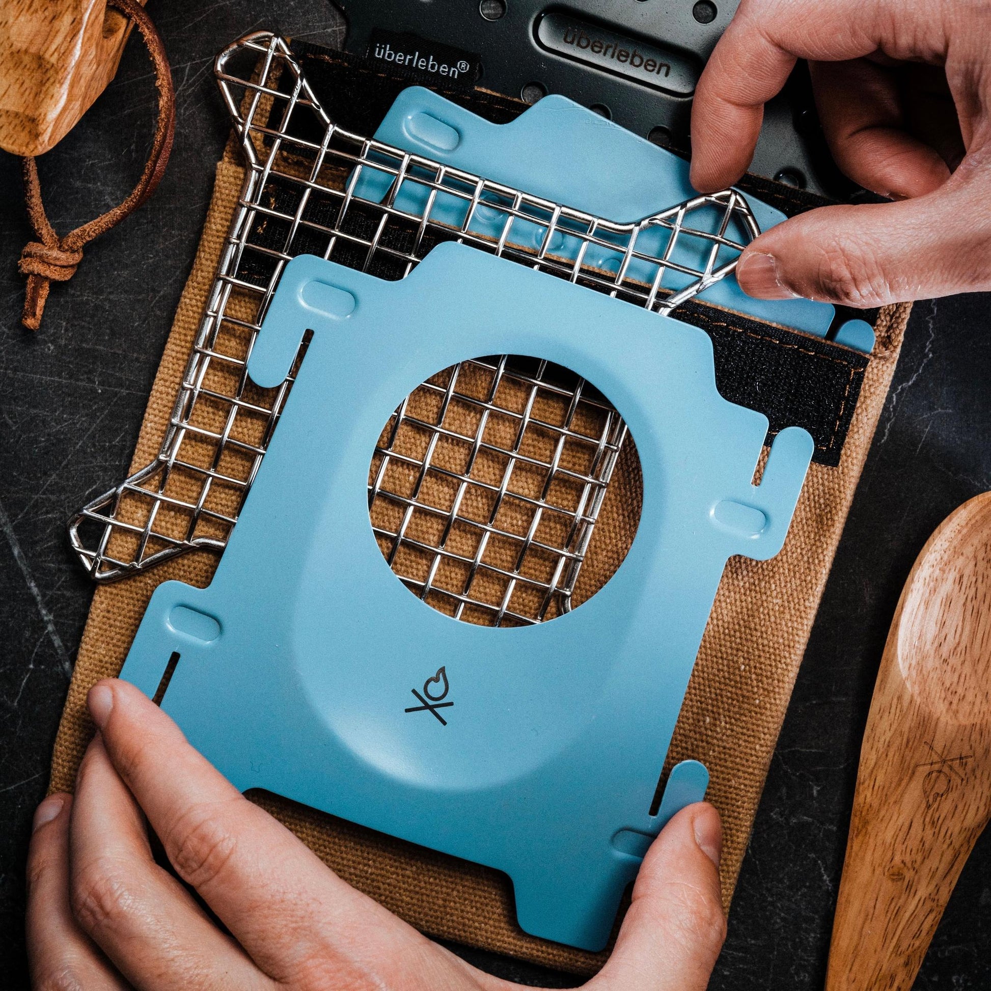 The Stöker Stove by Überleben in blue showing flatlay.